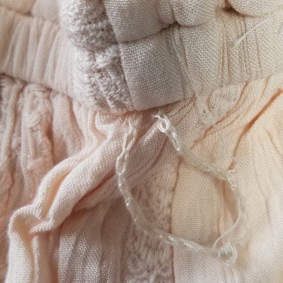 American Eagle NWT Romper. V-Neck w/ Hook for Extra Coverage. Lined. Size XS. - Picture 9 of 9